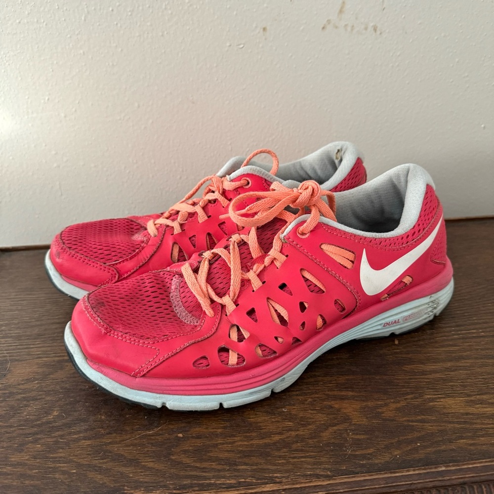 Nike Dual Fusion Run 2 Distinct Pink  Flash Lime Size 9.5